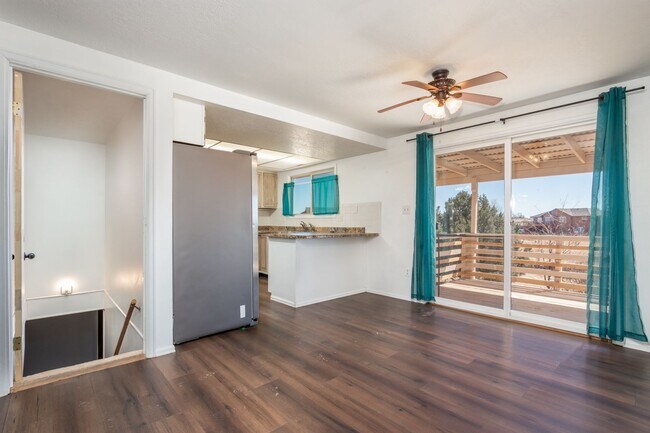 Building Photo - 544 S Watermelon Dr