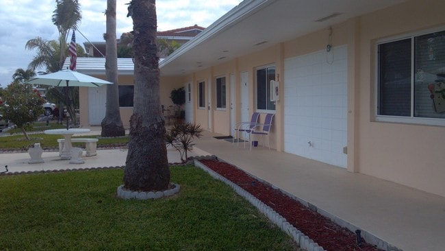 Building Photo - Pelican's Nest