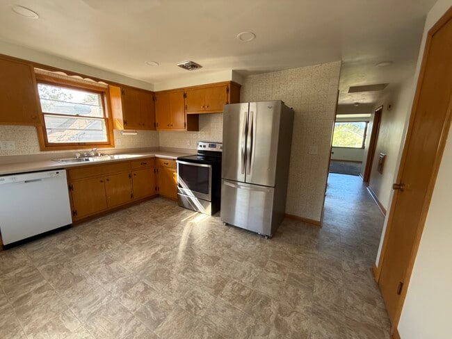 Building Photo - 3720 S 88th St