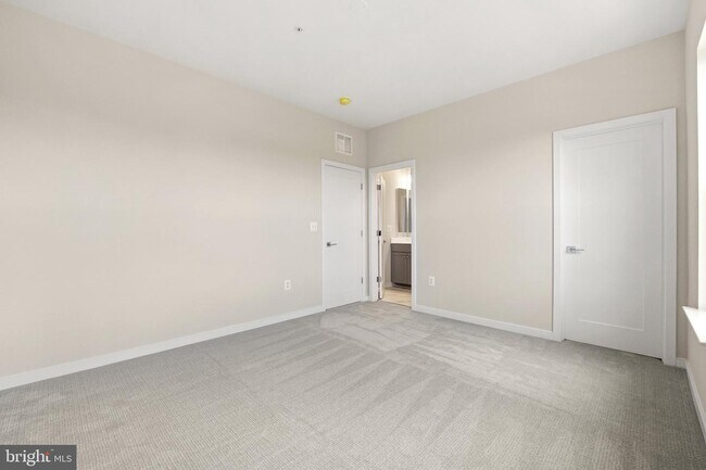 Building Photo - 23142 Horseshoe Trl Sq