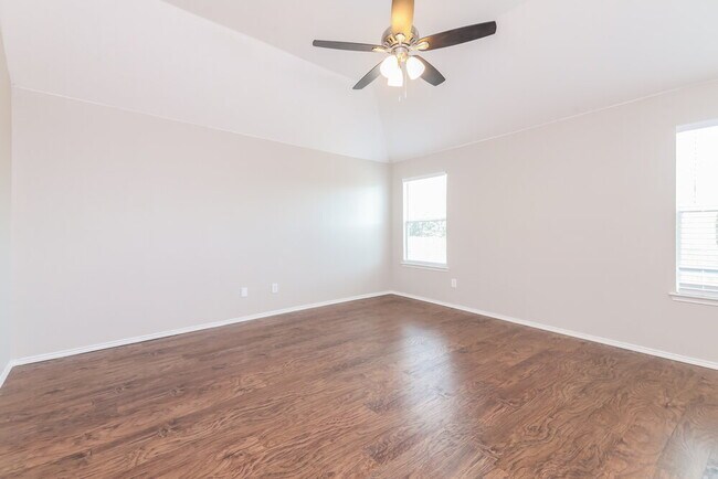 Building Photo - 2031 Brook Meadow Dr