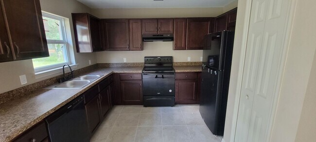 Building Photo - 3/2 Home No HOA Located In Ocala