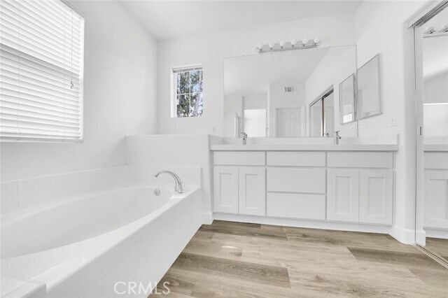 Building Photo - 24 Periwinkle