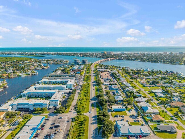Building Photo - New Smyrna 2BD/2BA Beach Condo in Waterfront Community!