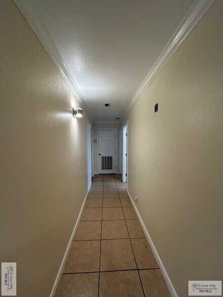 Building Photo - 711 Cisneros St