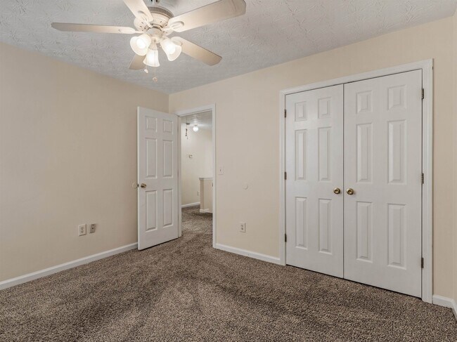 Building Photo - 310 Sarasota Ln