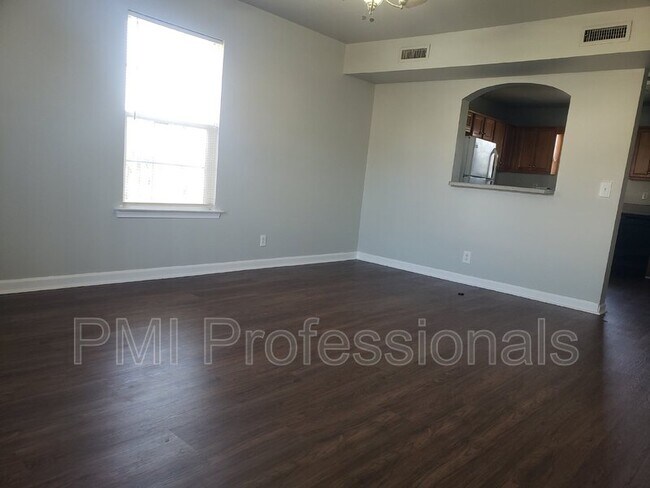 Building Photo - 1444 Benley St