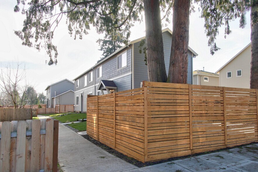 Building Photo - 9424 N Macrum Ave