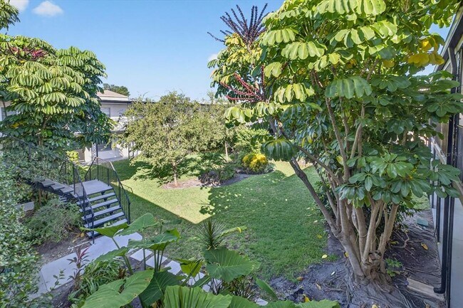 Building Photo - 2808 W Azeele St