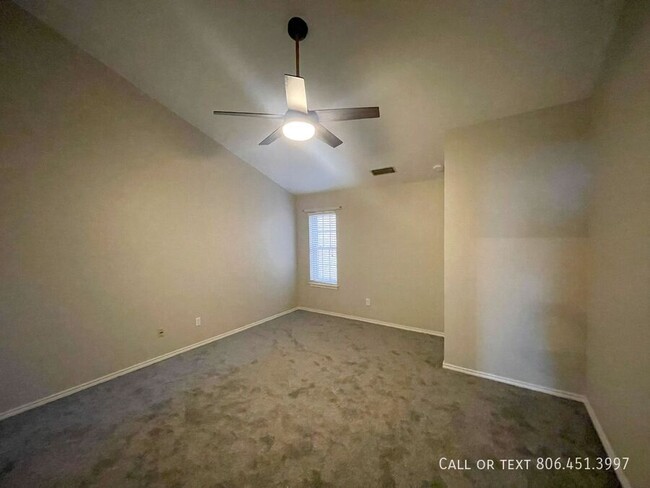 Building Photo - Beautiful 3/2 Townhome in Lubbock