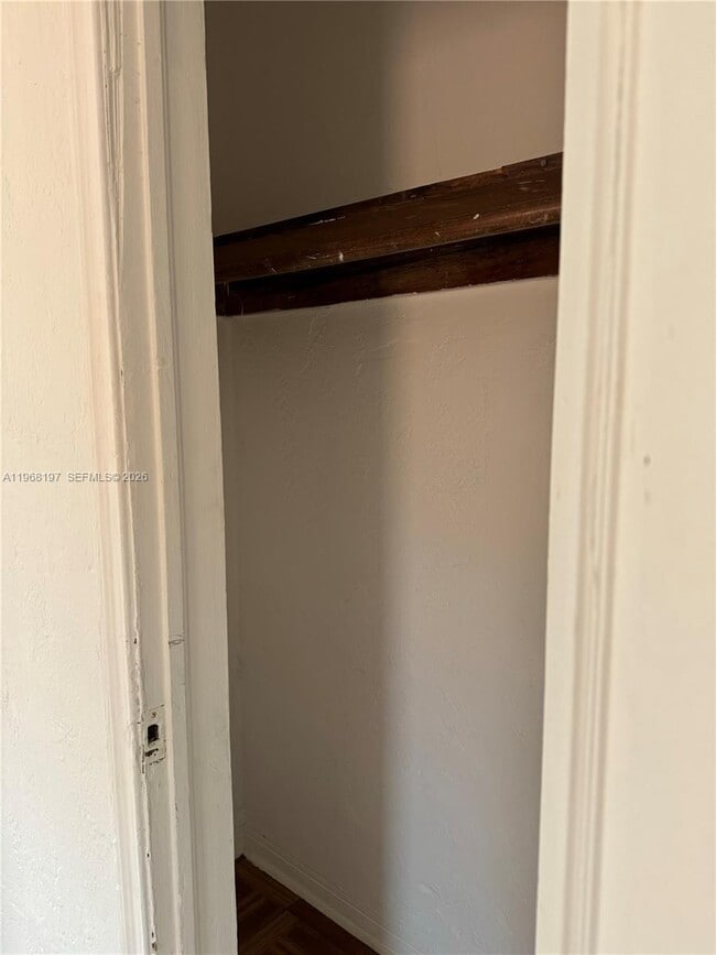 Building Photo - 825 Alton Rd