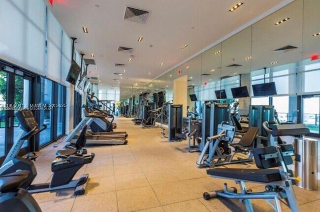 Building Photo - 1600 NE 1st Ave