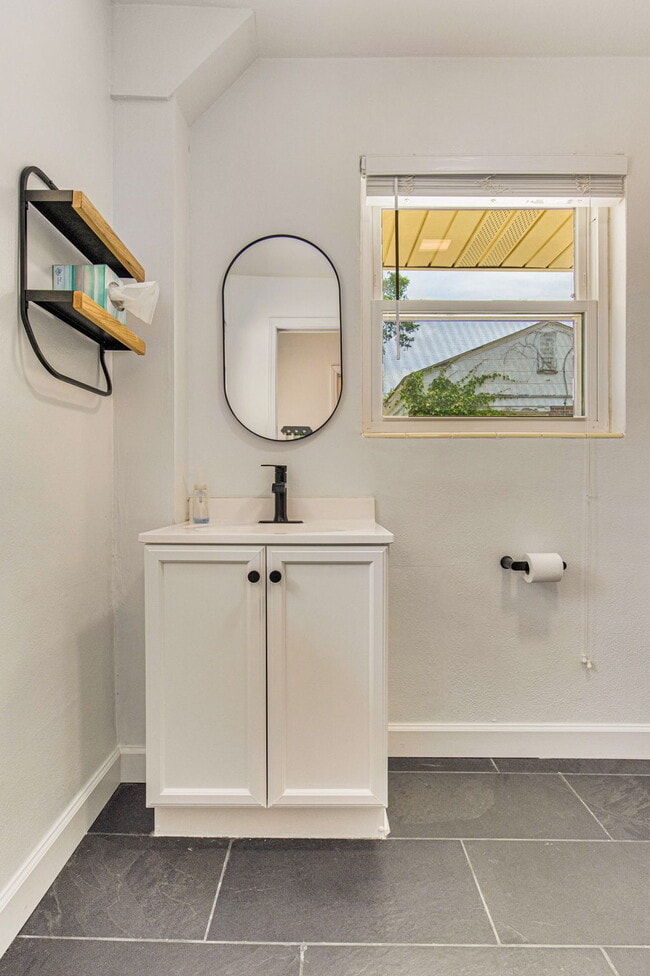 Building Photo - Beautiful East Hill home located in one of...
