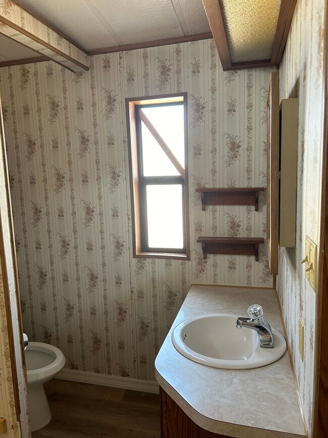 Building Photo - Home in Desert Springs