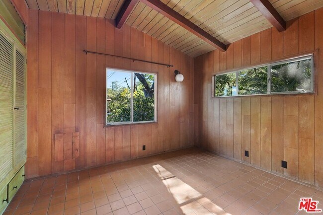 Building Photo - 21277 Entrada Rd