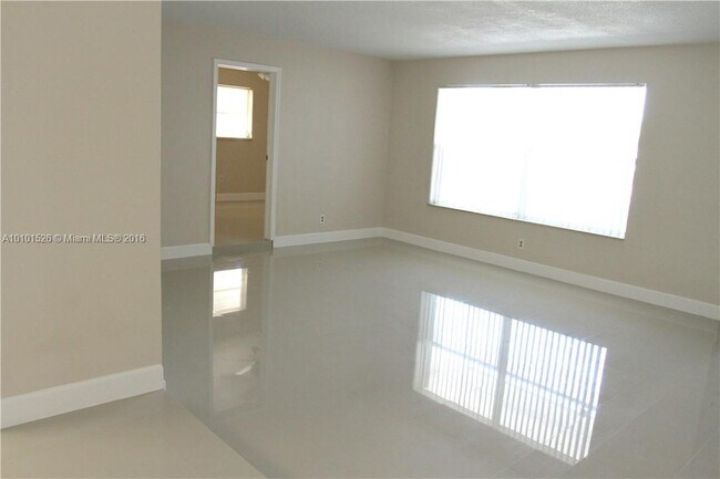 Building Photo - 3414 W Lake Pl