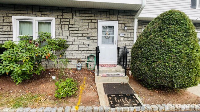 Building Photo - 4702 Hana Rd