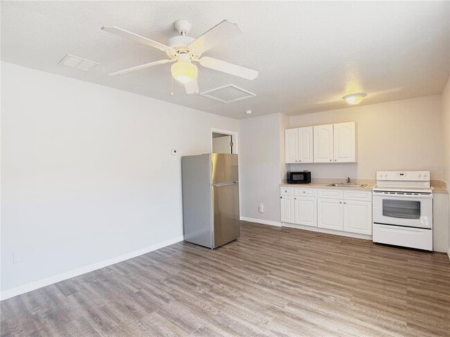 Building Photo - 621 Washington Palm Loop