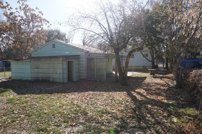 Building Photo - 4 Bedroom Remodeled West Side Salt Lake Home
