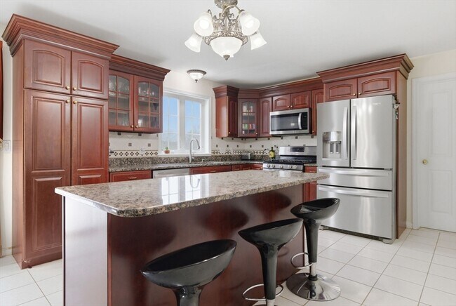 Building Photo - 16 Windsor Rd