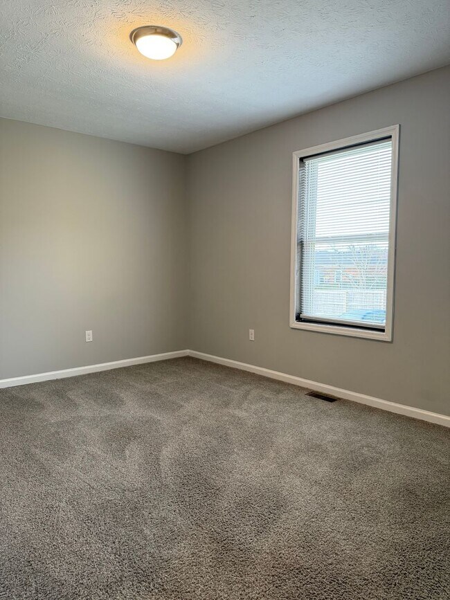 Building Photo - 416 Garden City Dr