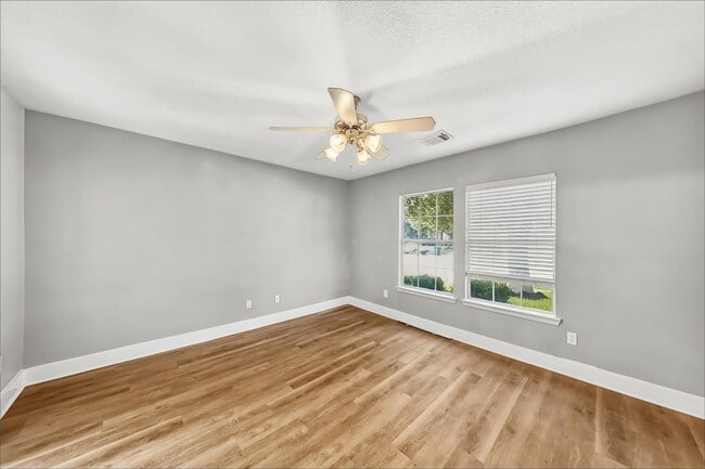 Building Photo - 833 Lightningbug Ln
