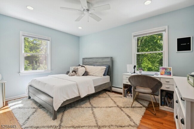 Building Photo - 204 Deerfield Ln