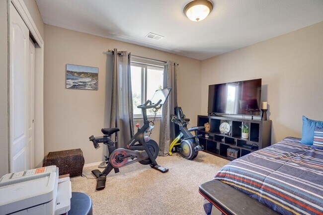 Building Photo - Spacious 4-Bedroom Home in Sought-After Lu...