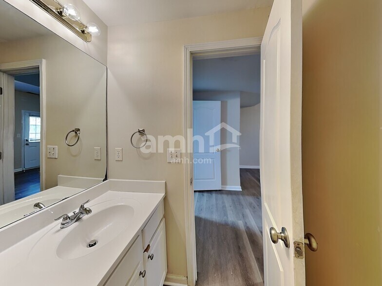 Building Photo - 1172 Cumberland Creek Way SW