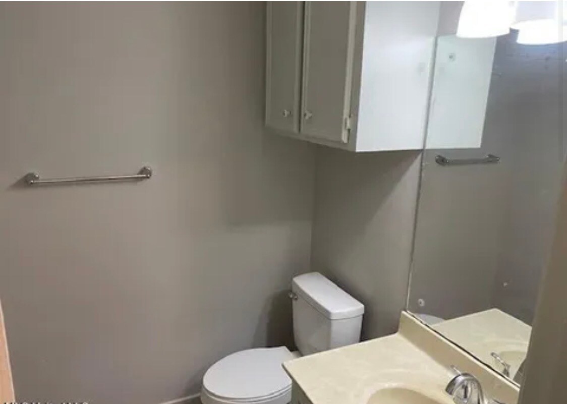 Building Photo - 2437B River Oaks Blvd