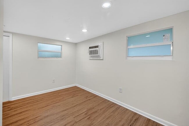 Building Photo - 2500 SW 18th Terrace