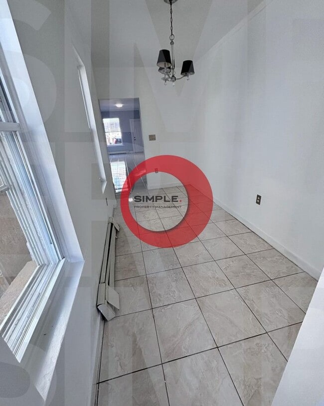 Building Photo - 3 bed house