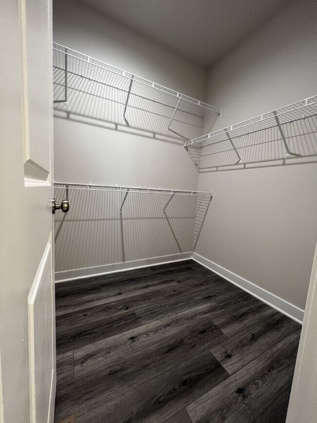 Building Photo - 38 Meadow View Ln