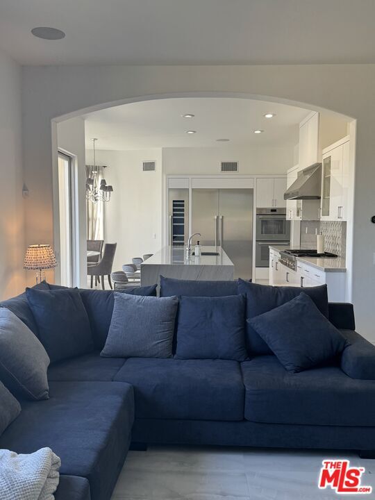 Building Photo - 6076 Alexandra Ct