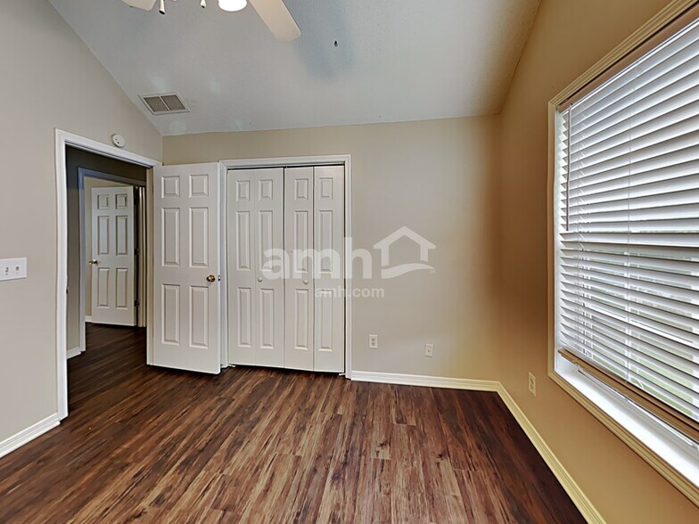 Building Photo - 611 Waterford Ln