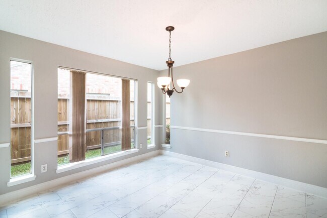 Building Photo - 25535 Wingfield Ln