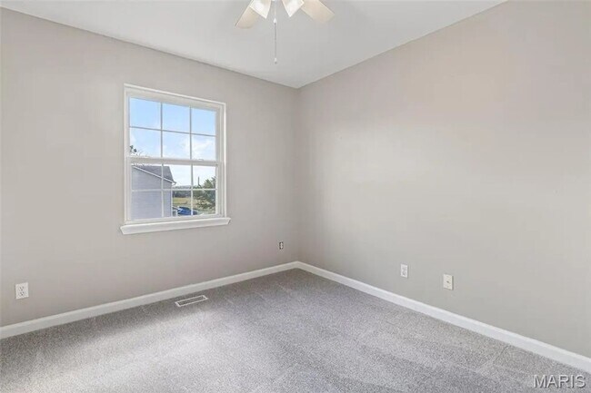 Building Photo - 489 Shade Tree Ln