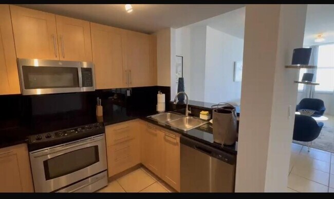 Building Photo - 511 SE 5 Ave