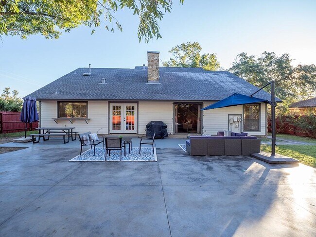 Building Photo - 11618 Sherwood Forest