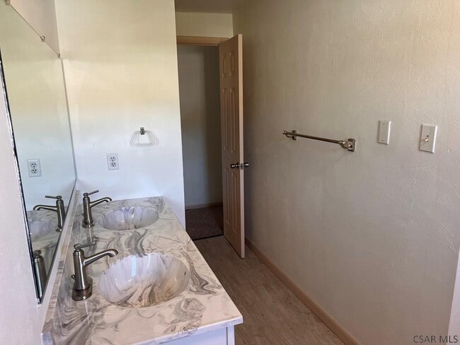 Building Photo - 120-122 Berkey Dr