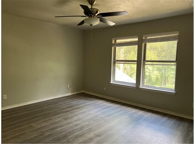 Building Photo - 6123 Northway Dr