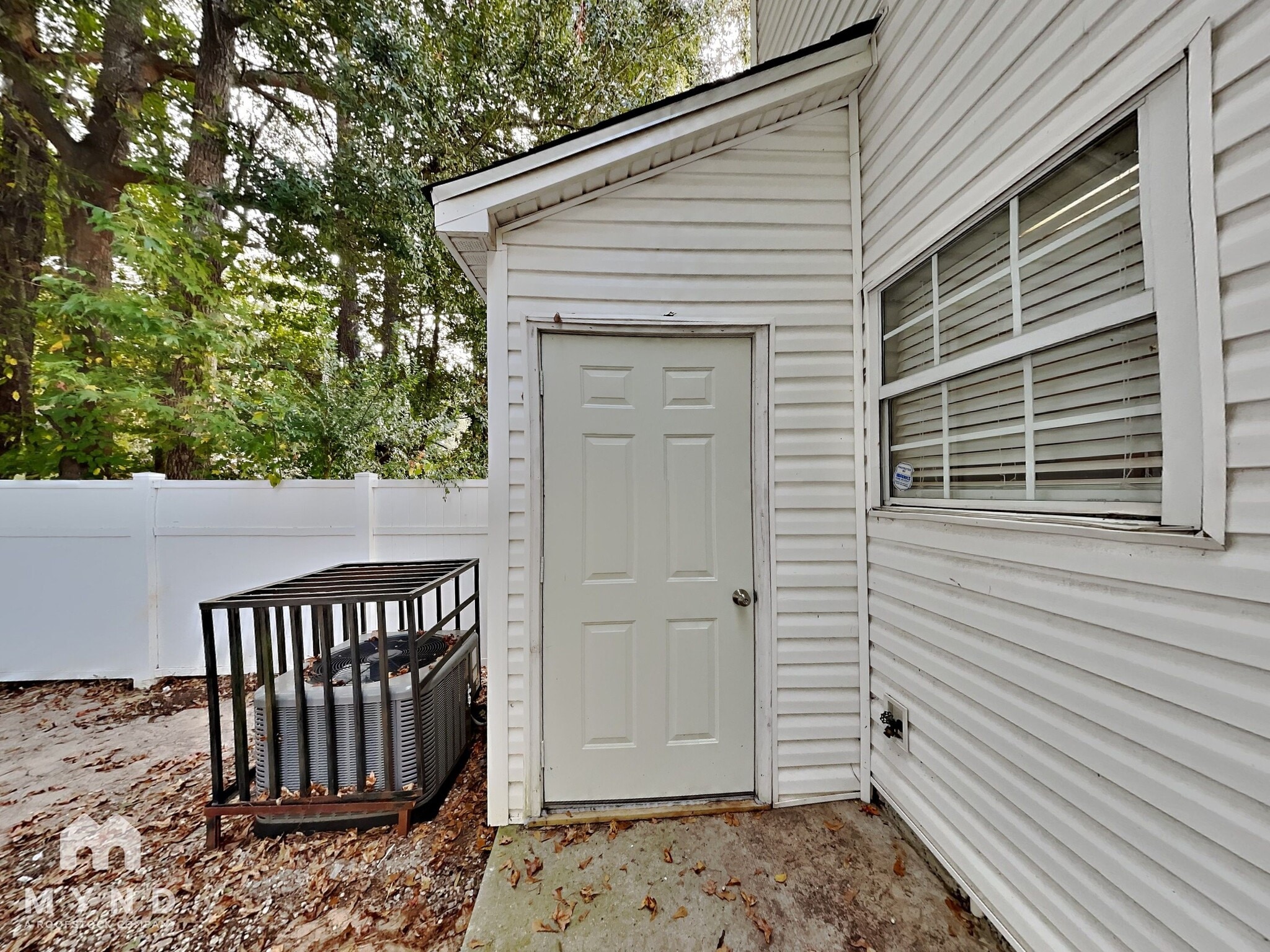 Building Photo - 1685 Camden Forrest Way