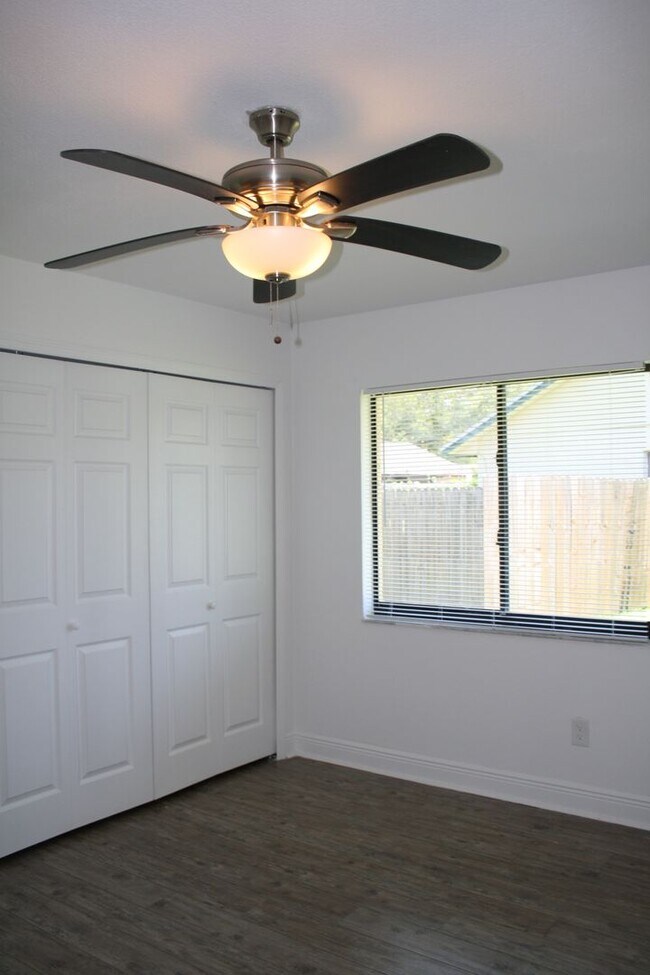 Building Photo - Enjoy Peaceful Living in this Northdale Co...