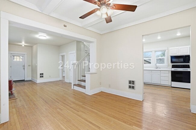 Building Photo - Amazing 4 bedroom home in SE Portland!