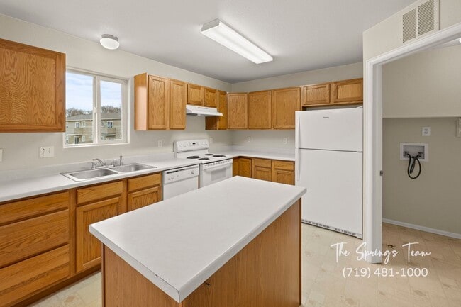Building Photo - CHARMING 3BD/2BA CONDO featuring FRESH UPDATES - Security Deposit Waiver Available
