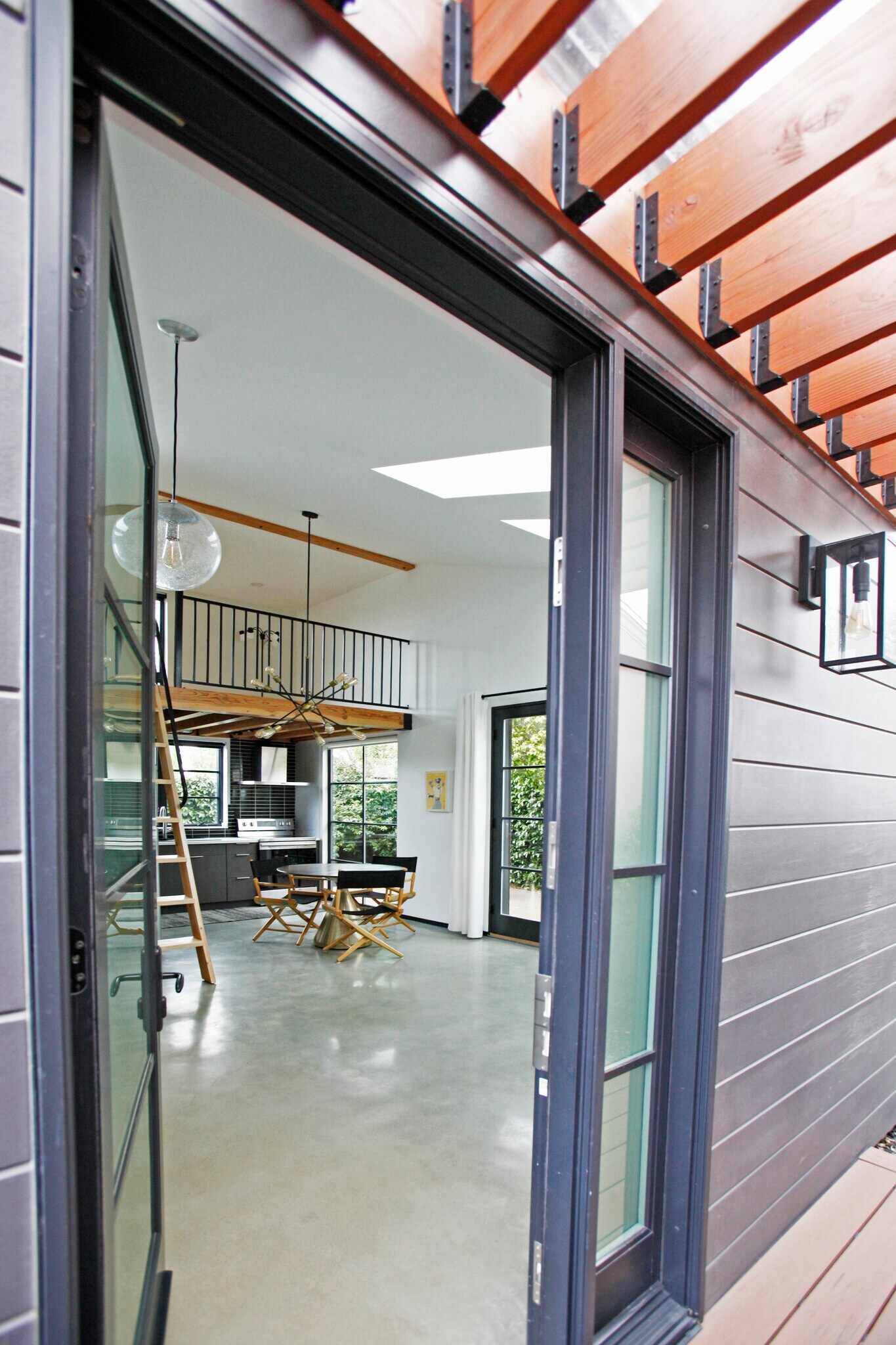 Building Photo - 6345 Babcock Ave