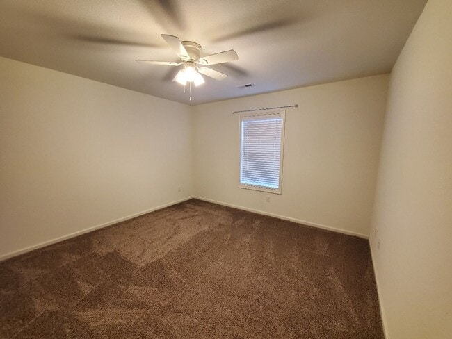 Building Photo - Beautiful 3BR/2BA Home in Hunters Lake – B...