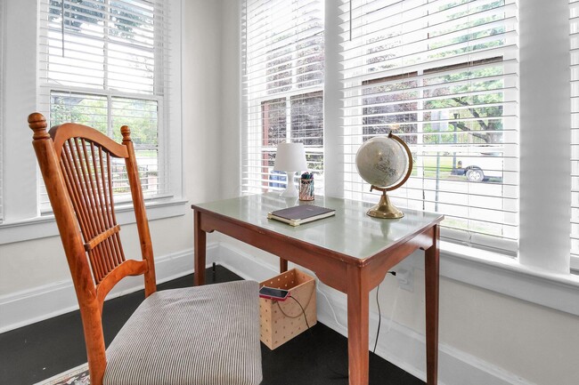 Building Photo - 174 Reinhard Ave