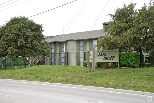 Lake Bluff - Waterside