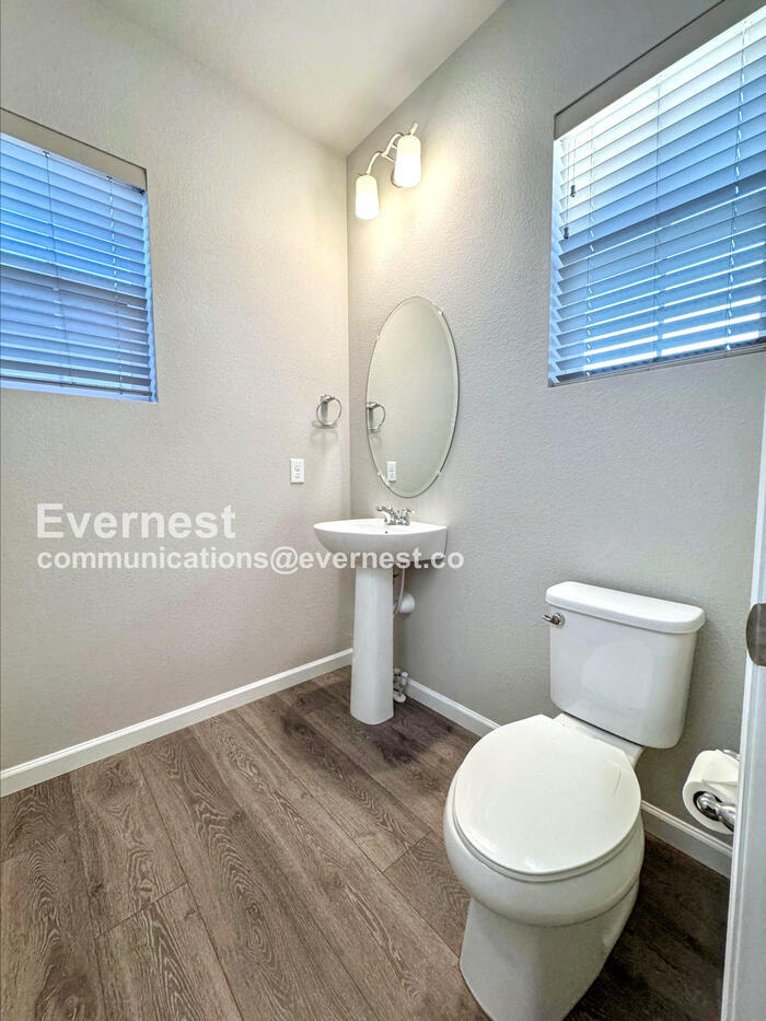 Building Photo - 10855 Hayloft St